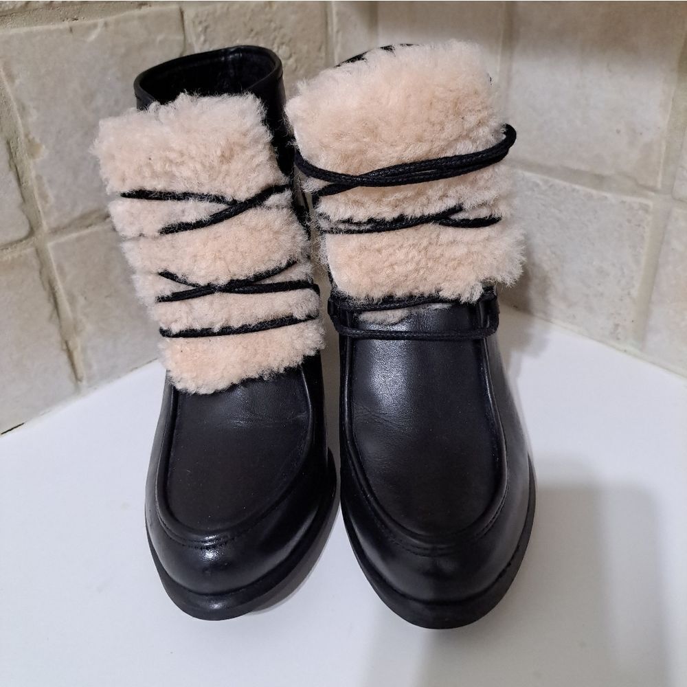 UGG Analise Ankle Boot Bootie Exposed Shearling Fur size 7